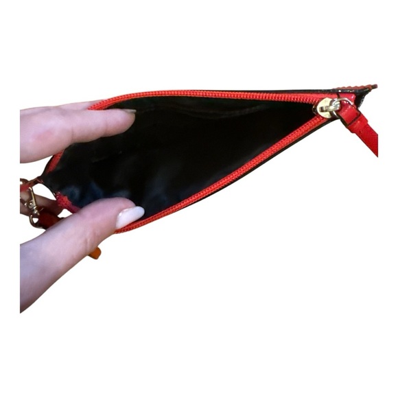 🧡 5 for $25 🧡 VICTORIAS SECRET Red Wristlet Bag - Picture 4 of 5